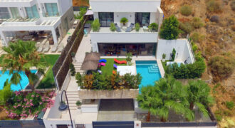 Stunning Luxury Villa for Sale in La Cala de Mijas