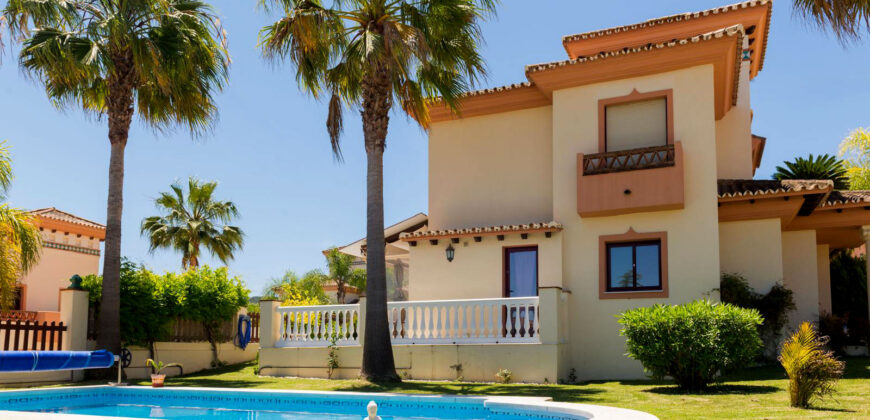 SOLD! semi Detached villa in Private urbanisation Coin, Los Nebrales