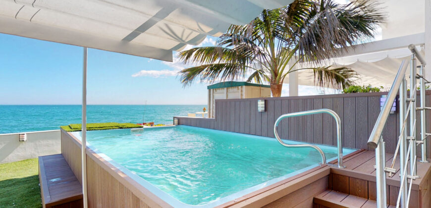 Waterfront Duplex for sale in Bahia Dorada Estepona