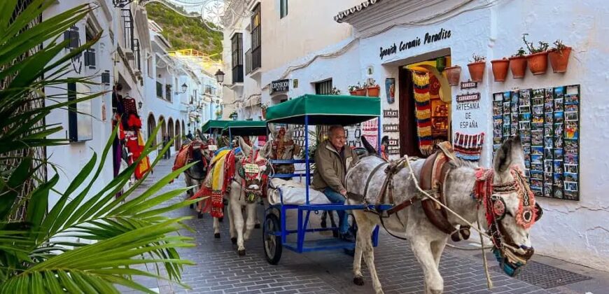 ***Villa Investment opportunity with lot’s of potential in Mijas Pueblo***