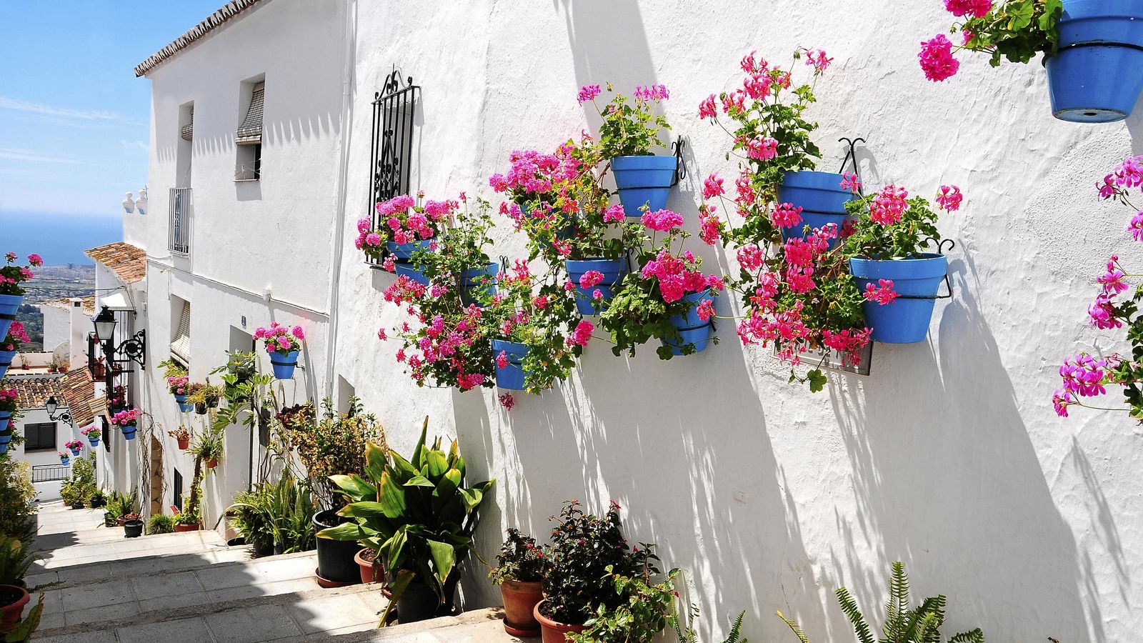 ***Villa Investment opportunity with lot’s of potential in Mijas Pueblo***