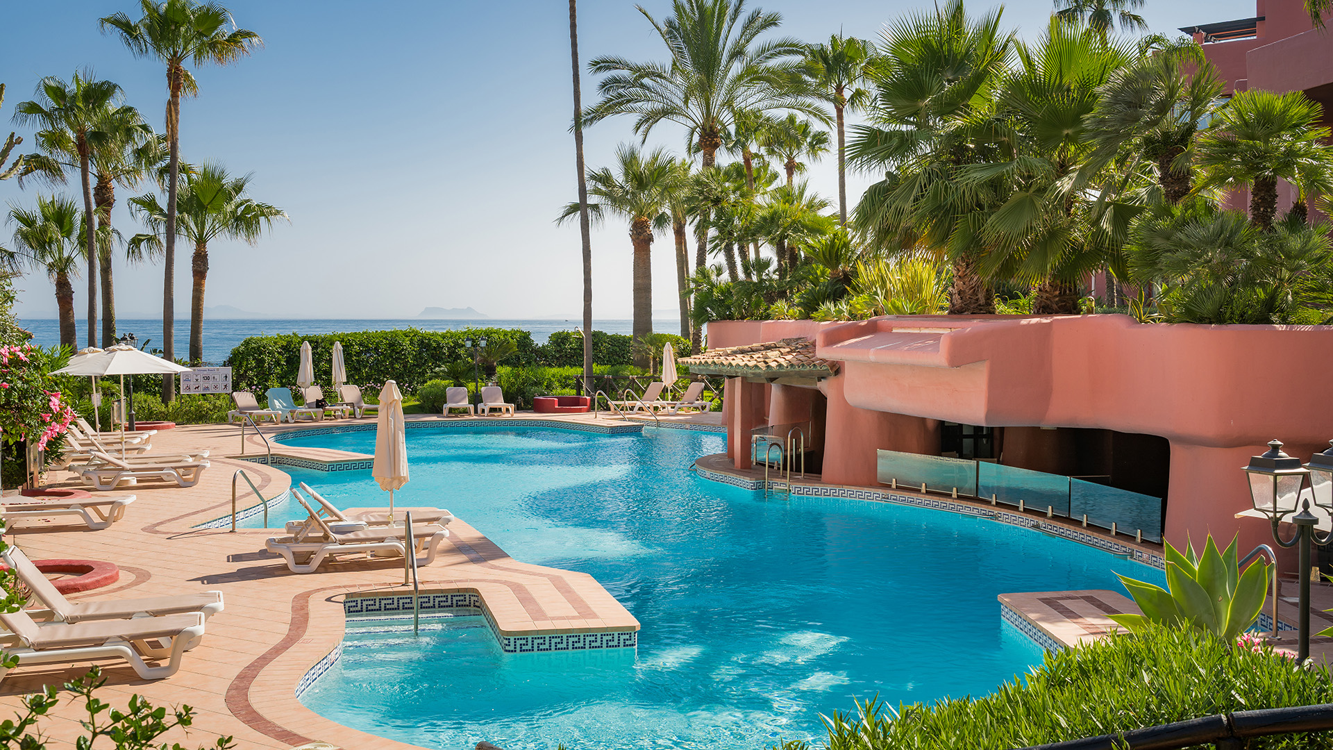 Ground Floor Apartment in Estepona Menara Beach 1201