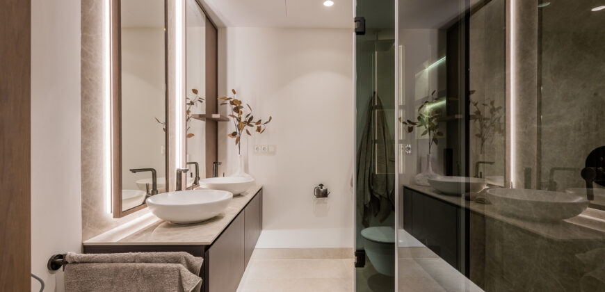 Middle Floor Apartment in Bahia del Velerin 3.5 5 star urbanisation in Estepona East