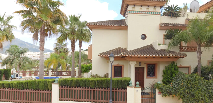 SOLD! semi Detached villa in Private urbanisation Coin, Los Nebrales