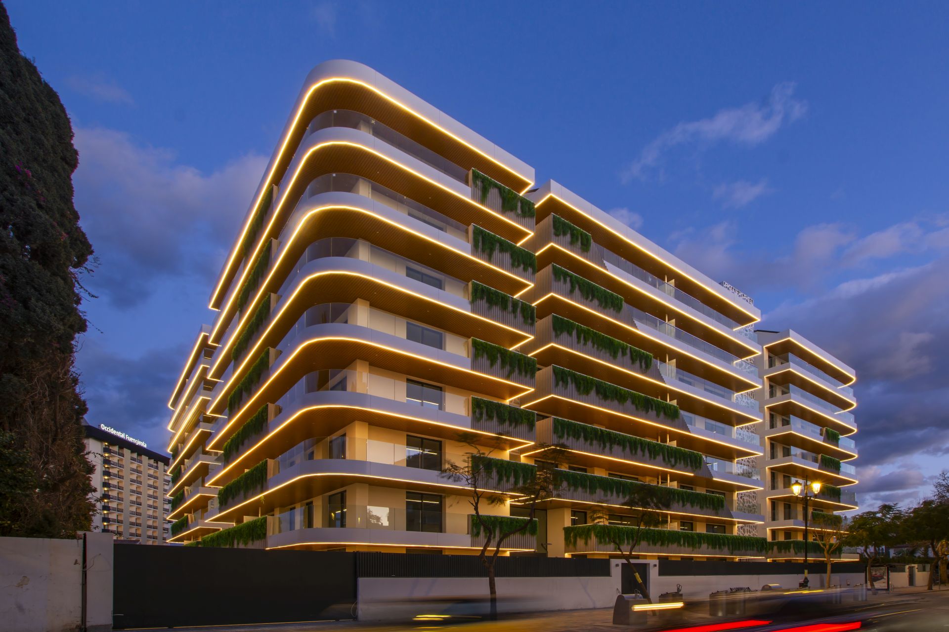 Jade Tower – LAST UNITS!! Key-ready luxury apartments in Fuengirola by the beach side