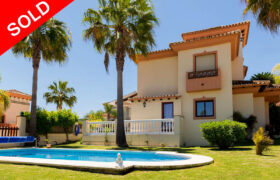 SOLD! semi Detached villa in Private urbanisation Coin, Los Nebrales