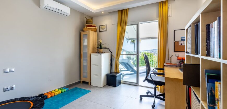 STUNNING SIX BEDROOM FULLY REFORMED AND UPGRADED VILLA for sale in Las Delicias Coin