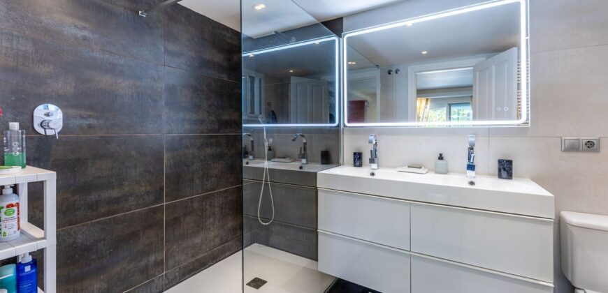 STUNNING SIX BEDROOM FULLY REFORMED AND UPGRADED VILLA for sale in Las Delicias Coin