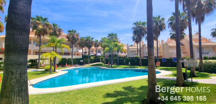 Beachfront Urbanisation – Beautiful 3 bed townhouse for sale located in the prestigious area of El Rosario / Costabella