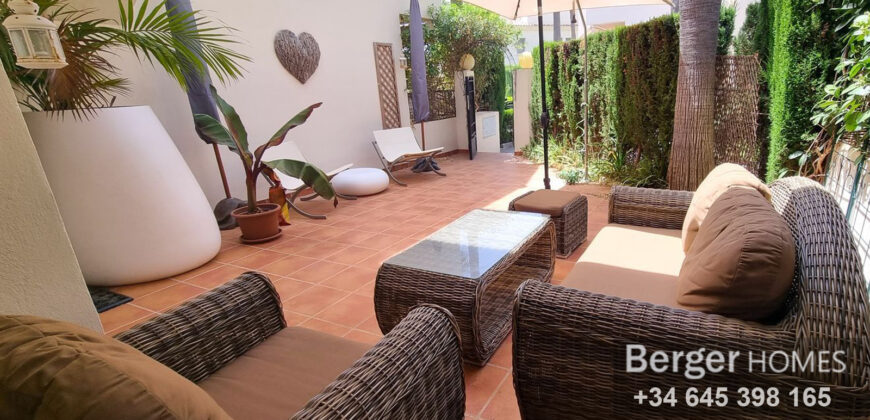Beachfront Urbanisation – Beautiful 3 bed townhouse for sale located in the prestigious area of El Rosario / Costabella