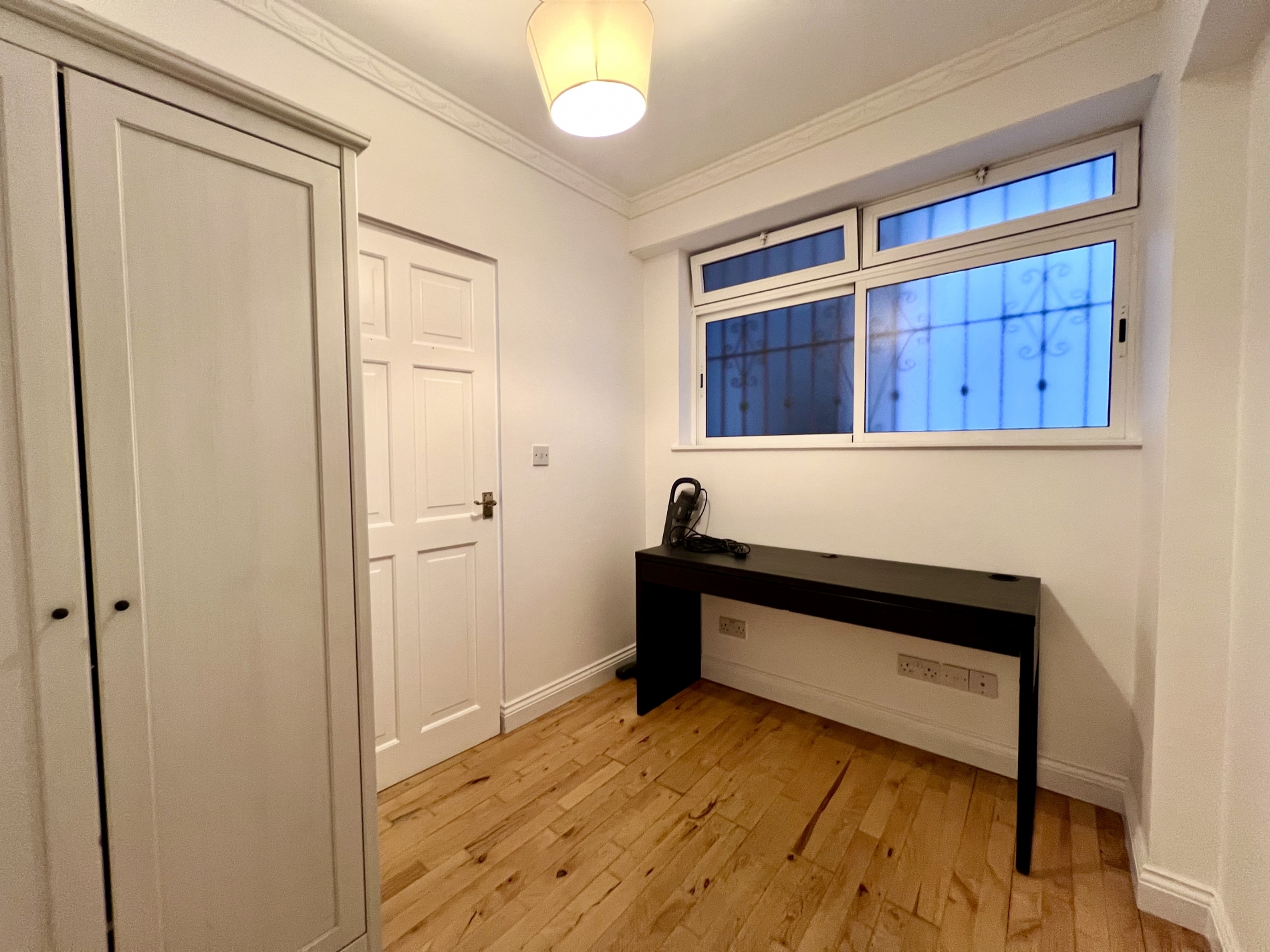 Charming 3-Bedroom Apartment with Stunning Sea Views in Gibraltar South District
