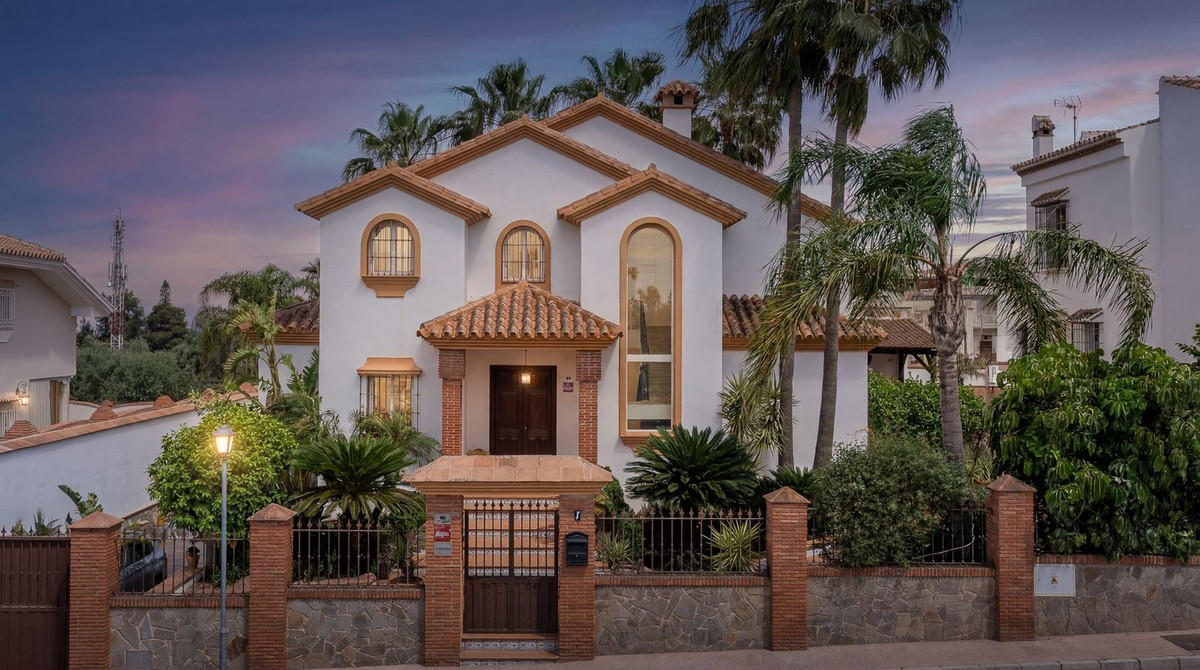 Turnkey Boutique Villa with Pool, Panoramic Mountain Views & Proven Rental Income R5373823