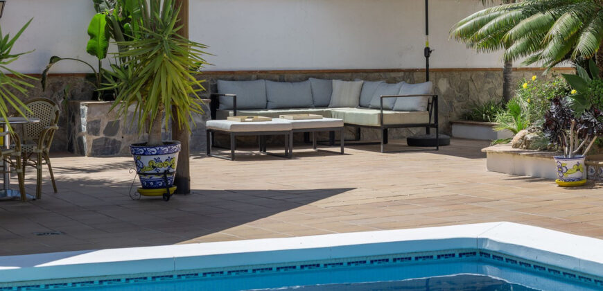 Turnkey Boutique Villa with Pool, Panoramic Mountain Views & Proven Rental Income R5373823