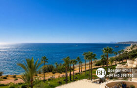 Magnificent 3-bedroom duplex penthouse situated in a prime beachfront Bermuda Beach Estepona