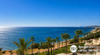 Magnificent 3-bedroom duplex penthouse situated in a prime beachfront Bermuda Beach Estepona
