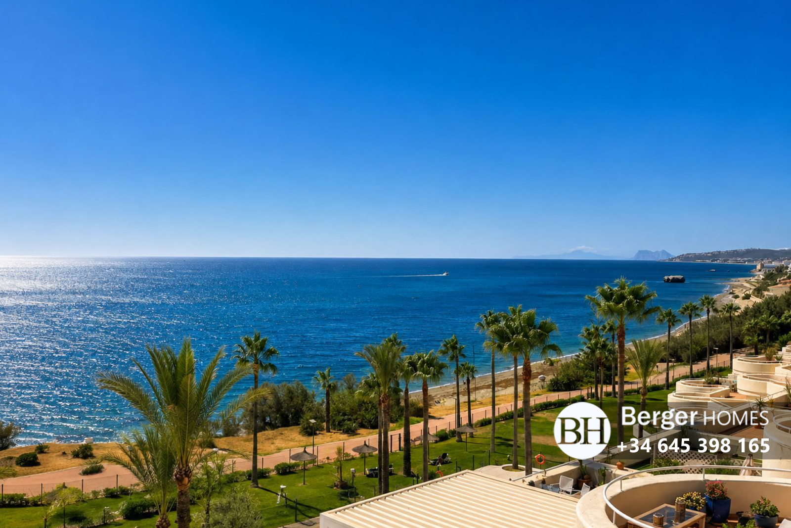 Magnificent 3-bedroom duplex penthouse situated in a prime beachfront Bermuda Beach Estepona