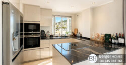 Magnificent 3-bedroom duplex penthouse situated in a prime beachfront Bermuda Beach Estepona