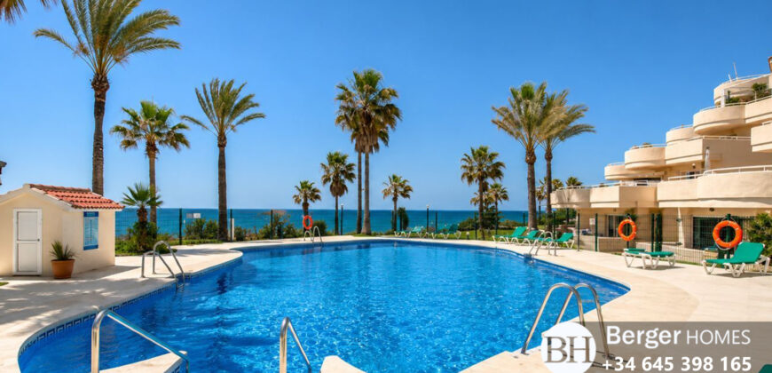 Magnificent 3-bedroom duplex penthouse situated in a prime beachfront Bermuda Beach Estepona