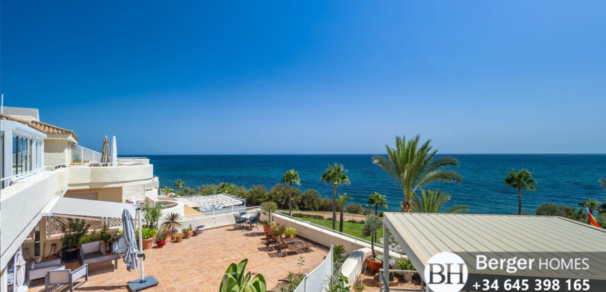 Magnificent 3-bedroom duplex penthouse situated in a prime beachfront Bermuda Beach Estepona