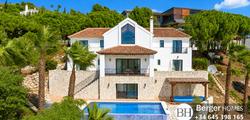 Stunning family villa for sale in the exclusive Valtocado Mijas