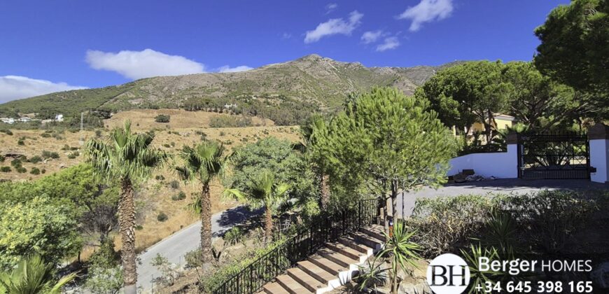 Stunning family villa for sale in Valtocado Mijas