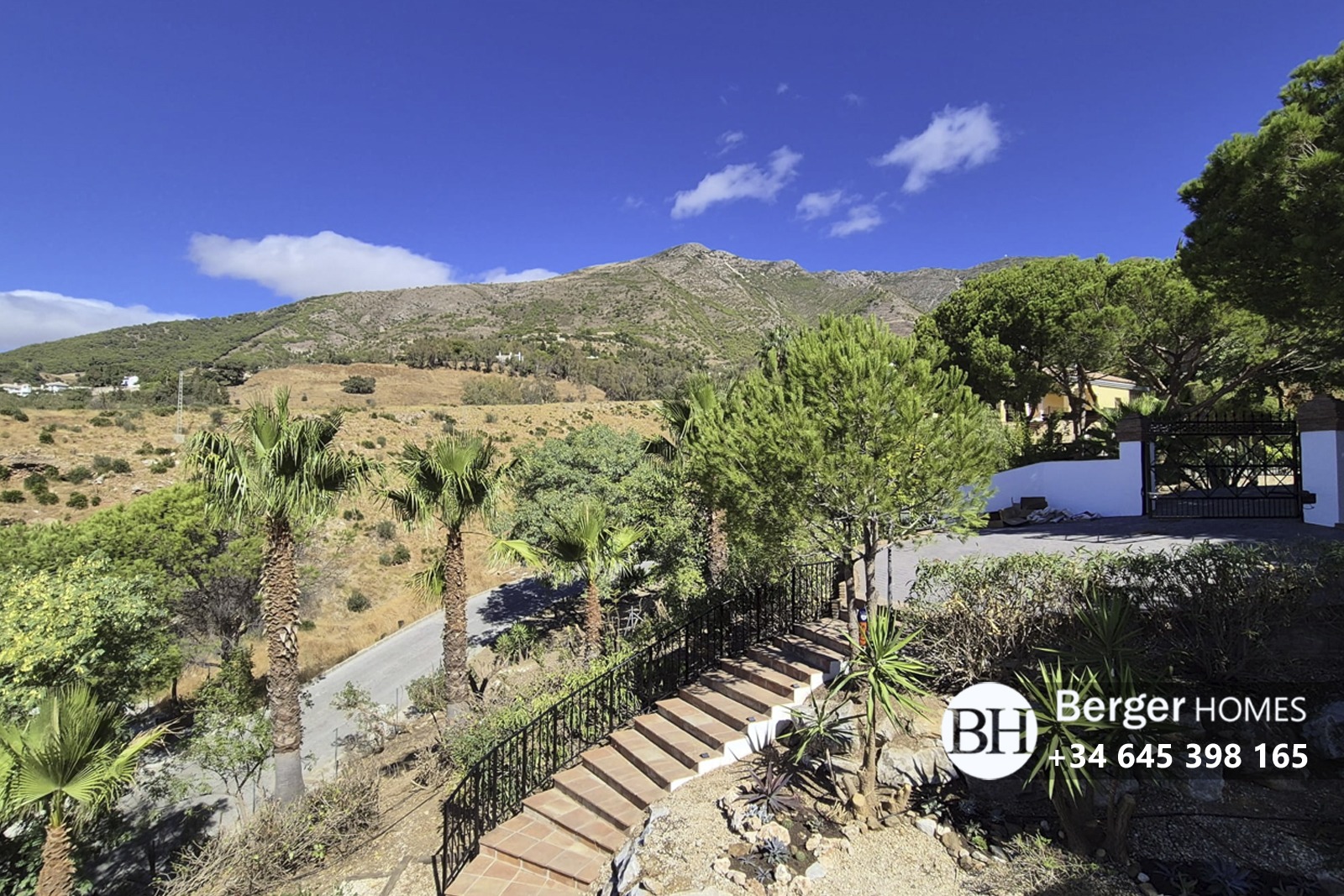 Stunning family villa for sale in Valtocado Mijas