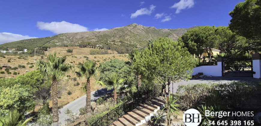 Stunning family villa for sale in the exclusive Valtocado Mijas
