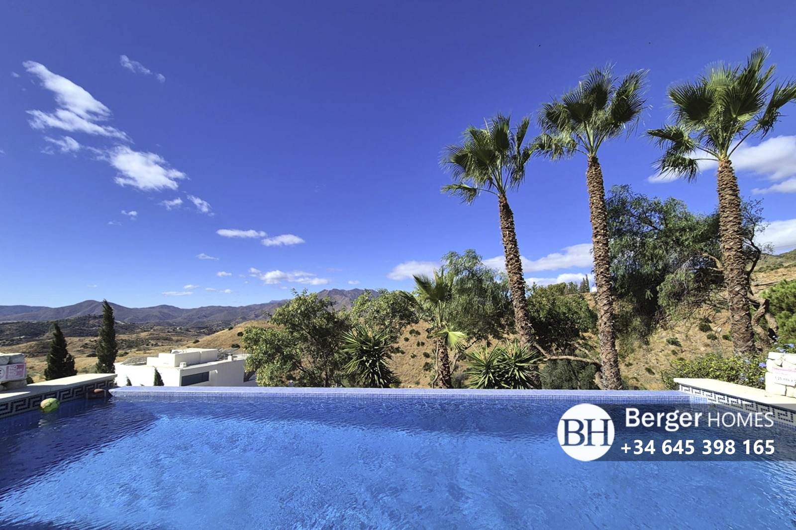 Stunning family villa for sale in Valtocado Mijas