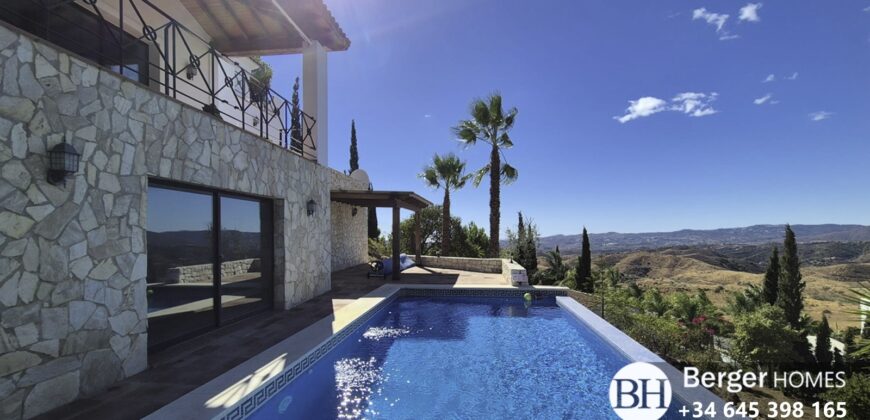 Stunning family villa for sale in Valtocado Mijas