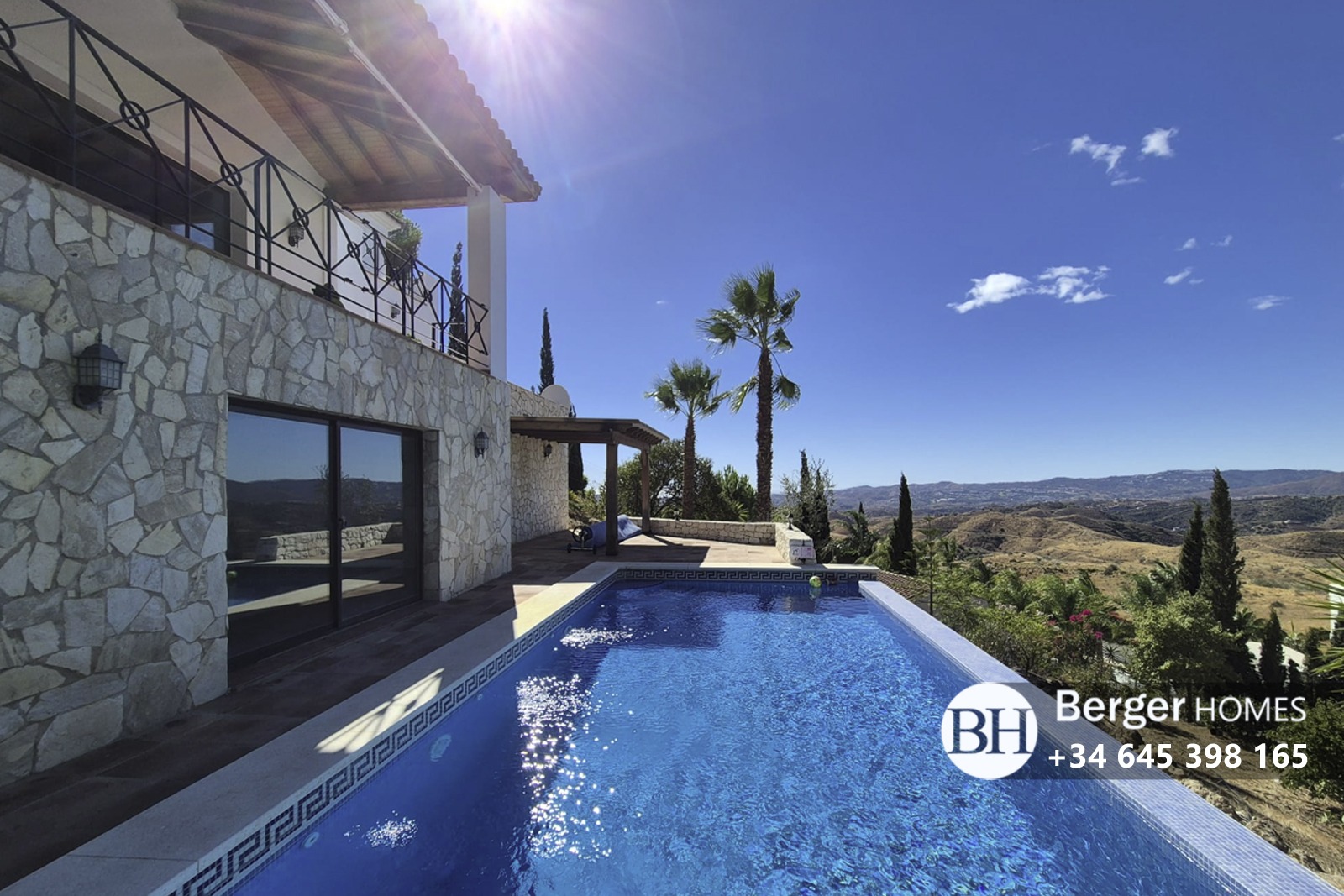 Stunning family villa for sale in Valtocado Mijas