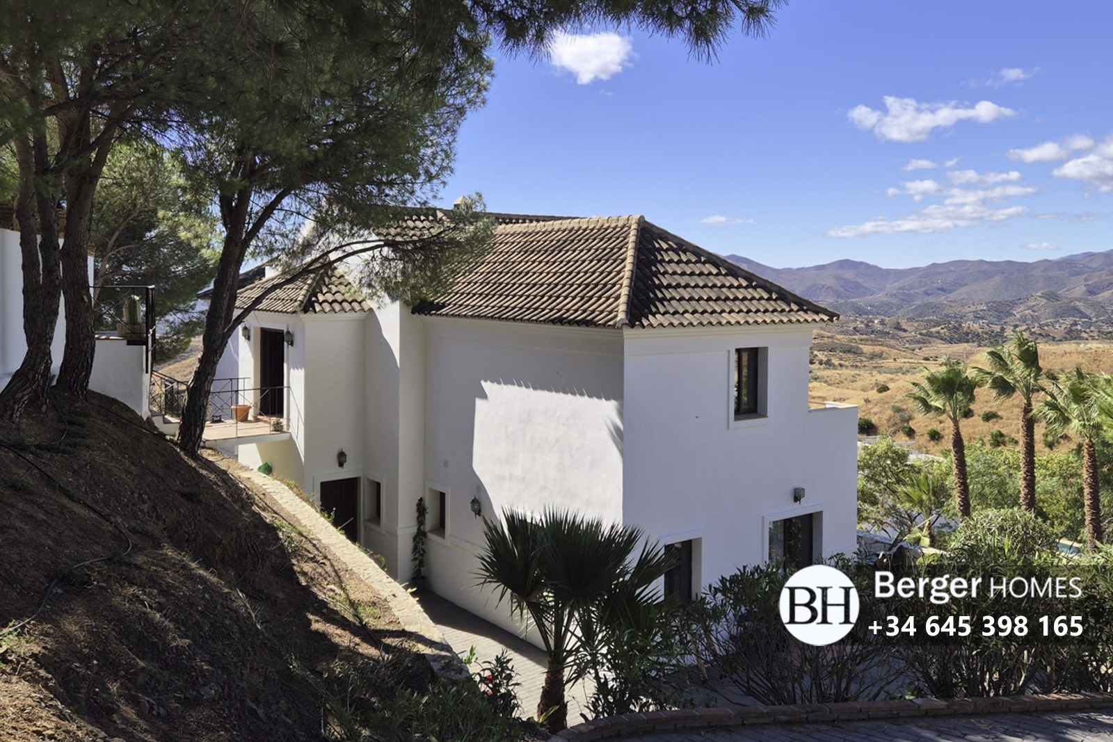 Stunning family villa for sale in Valtocado Mijas