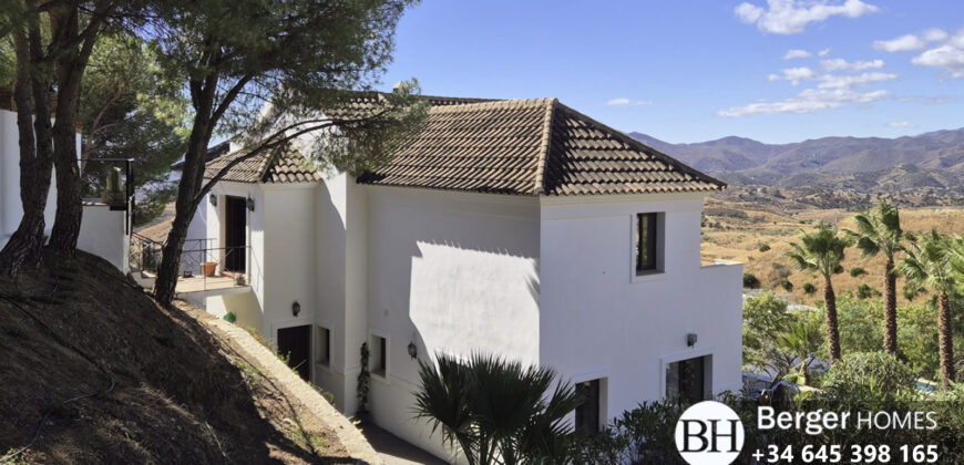 Stunning family villa for sale in the exclusive Valtocado Mijas