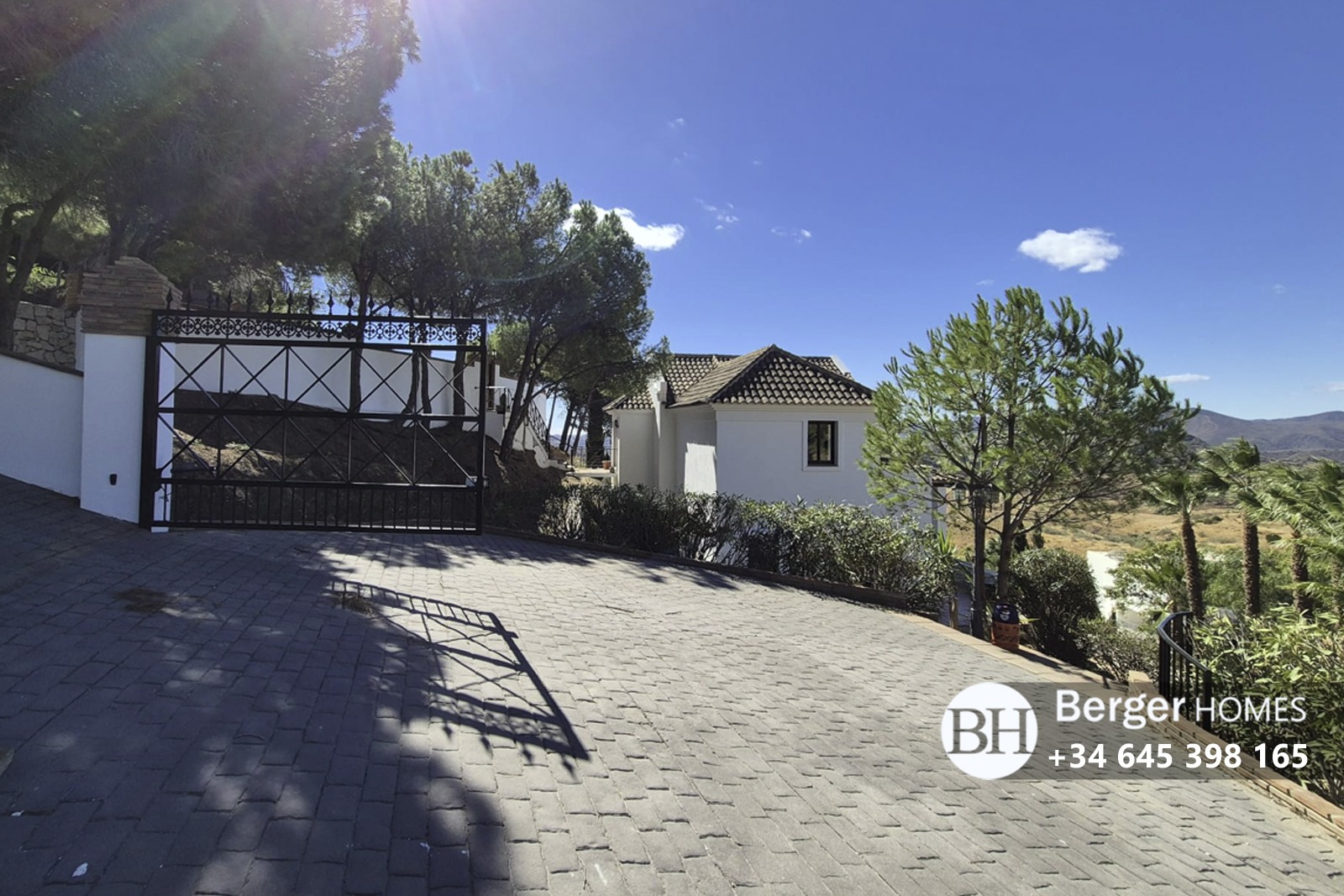 Stunning family villa for sale in Valtocado Mijas