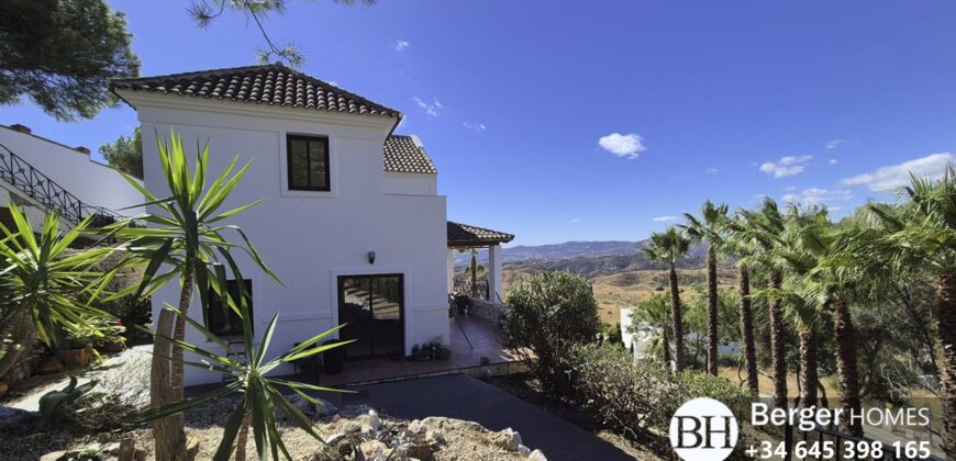 Stunning family villa for sale in Valtocado Mijas
