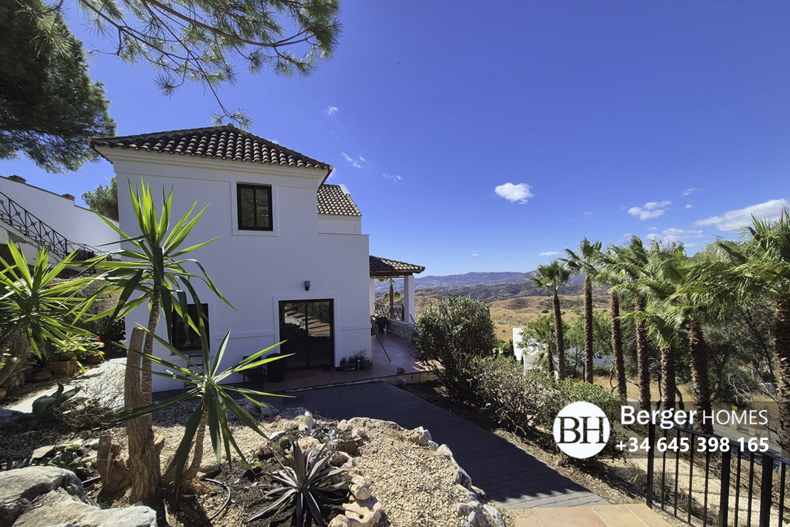 Stunning family villa for sale in Valtocado Mijas